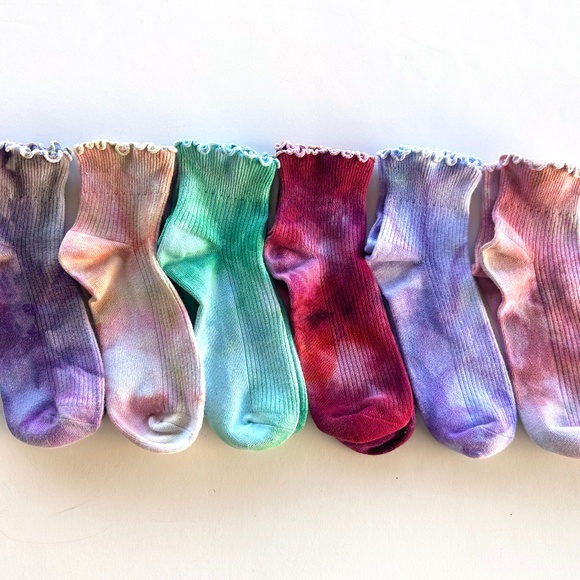 Berry Red Tie Dye Womens Ruffle Socks Wine MidCrew Ice Dye Hand Dyed Size L 9-11 - Picture 2 of 4
